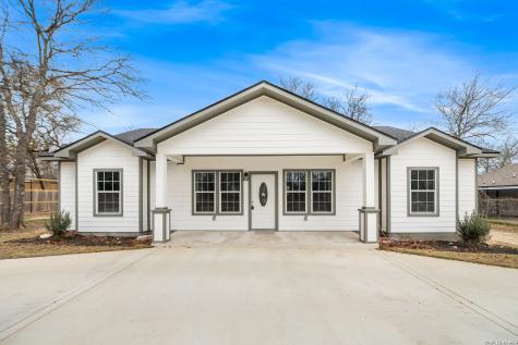 3811 Waterwood Pass Elmendorf TX 78112