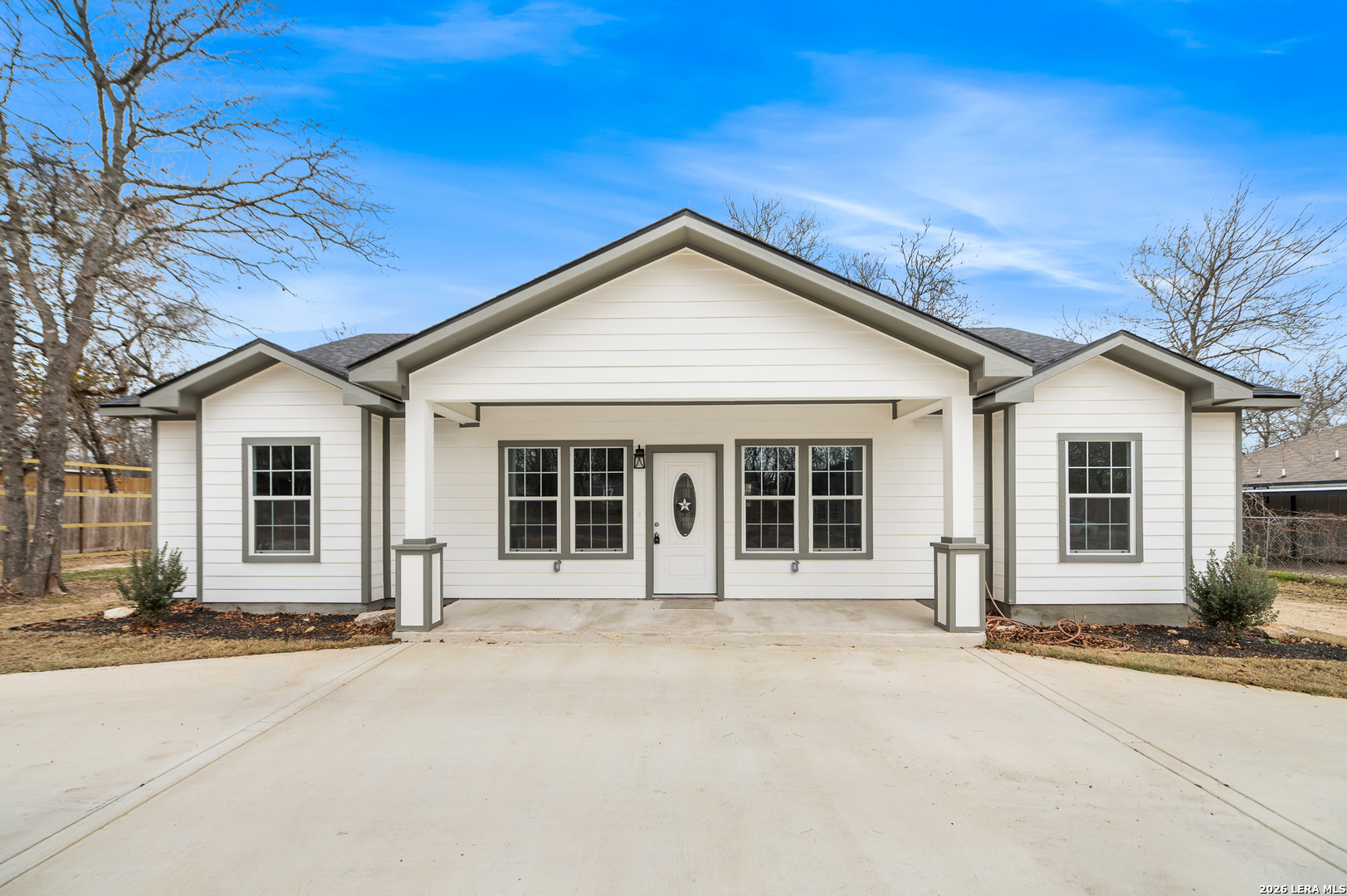 3811 Waterwood Pass Elmendorf TX 78112