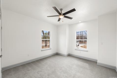 3811 Waterwood Pass Elmendorf TX 78112