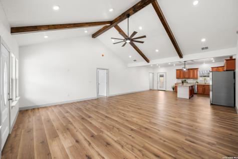 3811 Waterwood Pass Elmendorf TX 78112