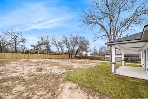 3811 Waterwood Pass Elmendorf TX 78112