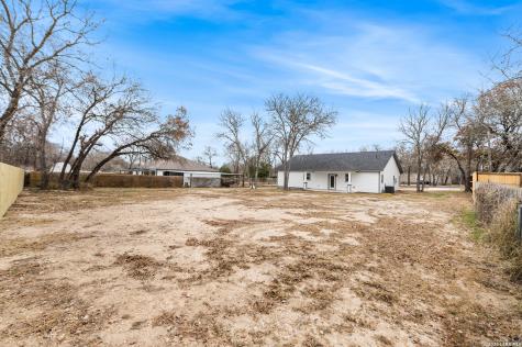 3811 Waterwood Pass Elmendorf TX 78112