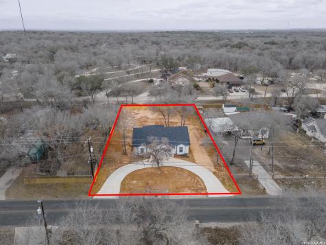 3811 Waterwood Pass Elmendorf TX 78112