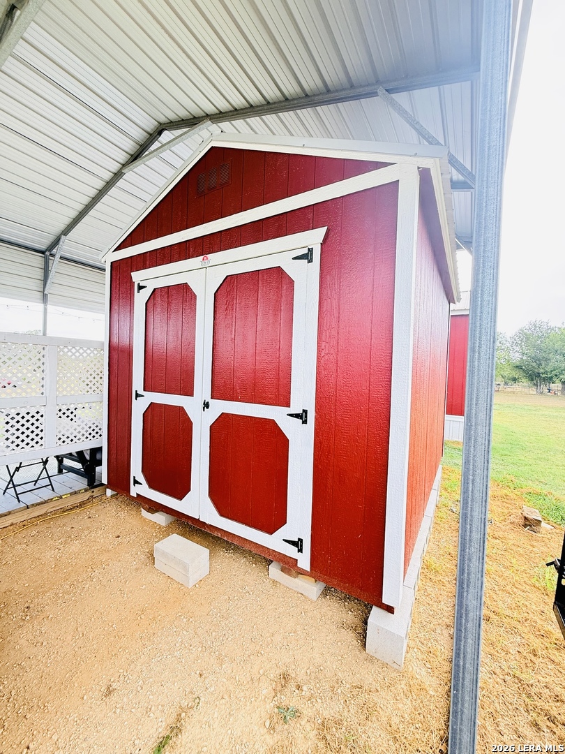 136 County Road 121 Leesville TX 78122