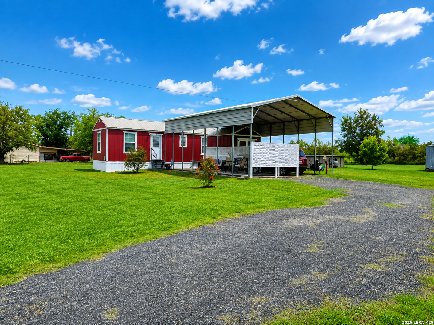 136 County Road 121 Leesville TX 78122