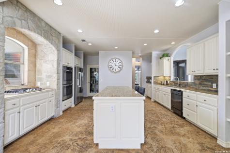 15610 Chinquapin Helotes TX 78023
