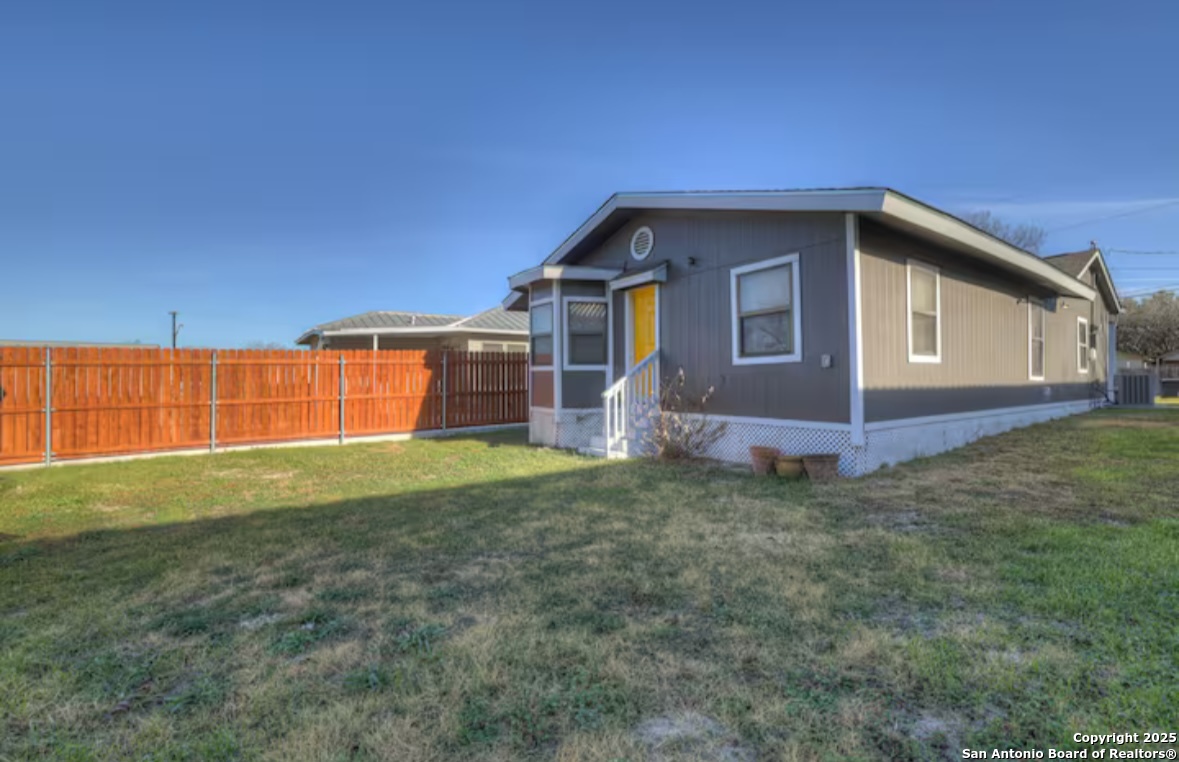 218 S Peach Avenue New Braunfels TX 78130