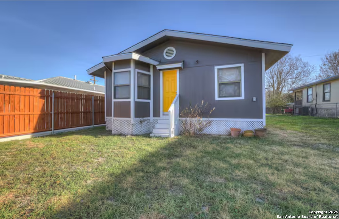 218 S Peach Avenue New Braunfels TX 78130