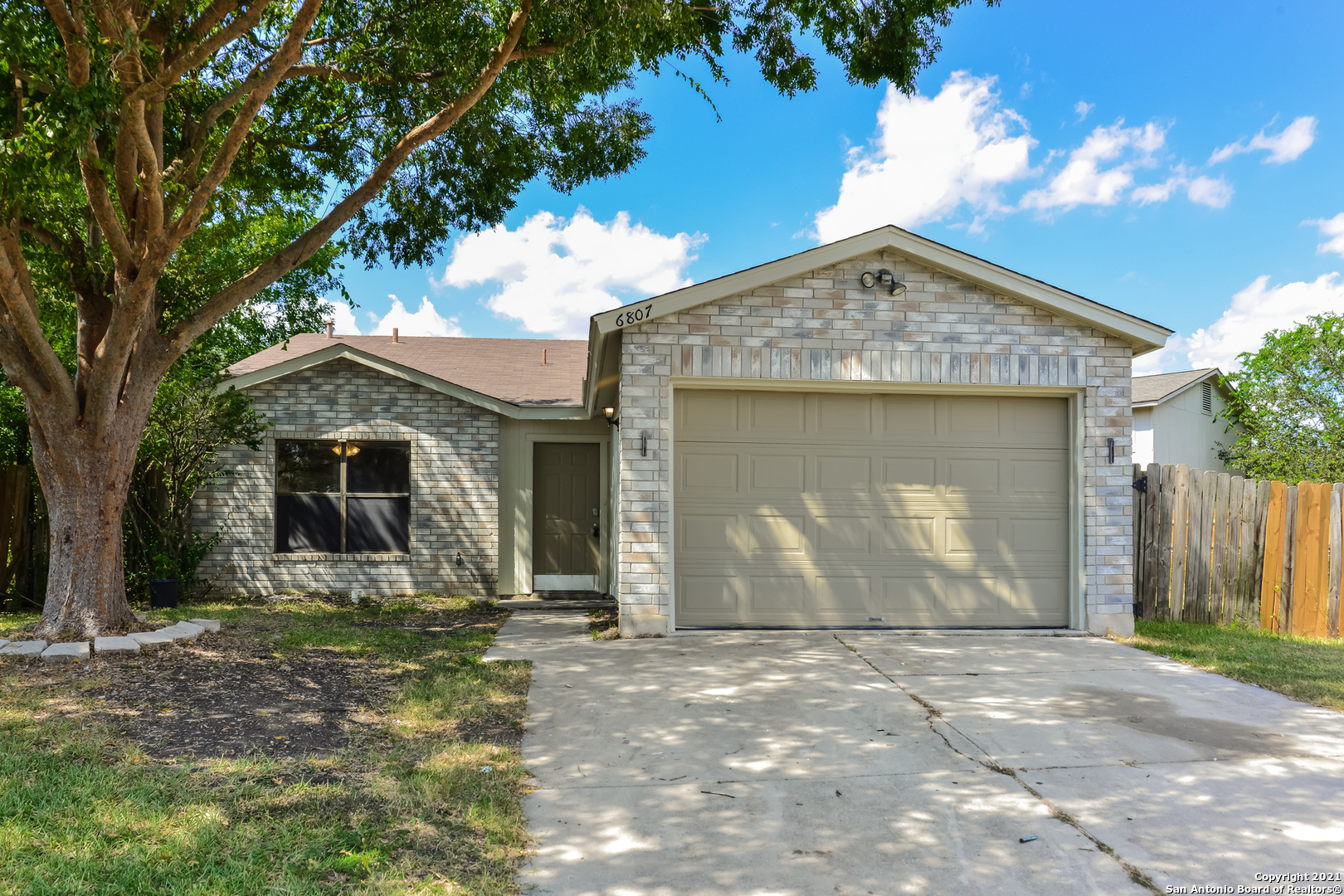 6807 Eden Grove Drive Converse TX 78109