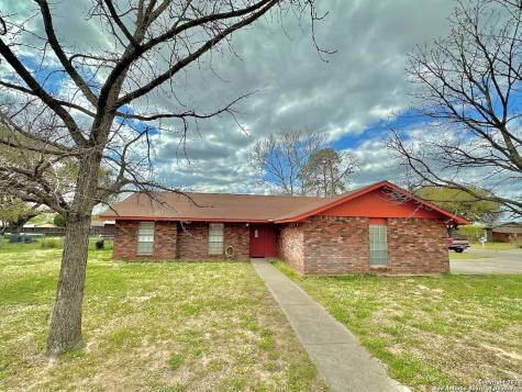 511 High Meadow Drive Pleasanton TX 78064