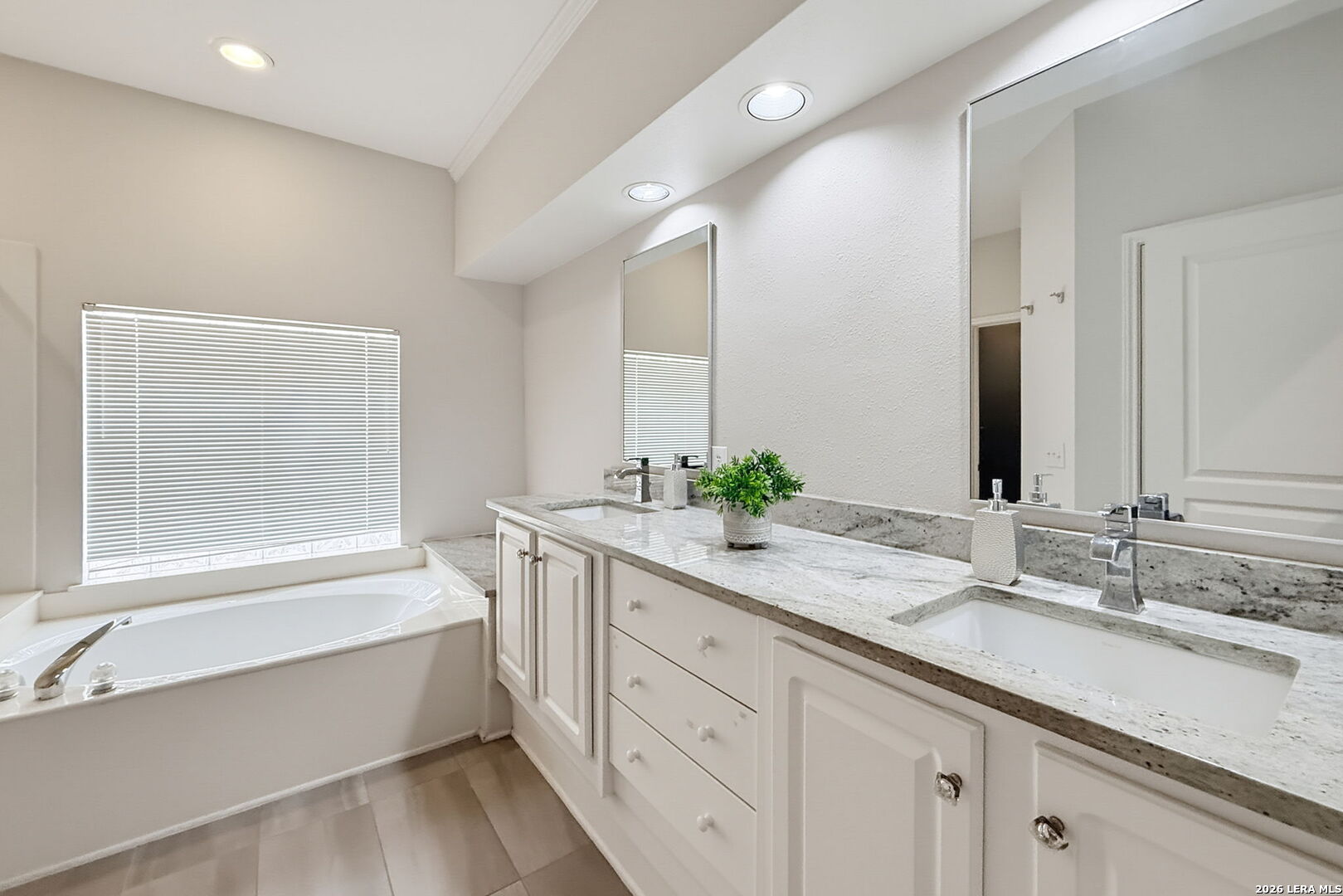 13534 Charter Bend San Antonio TX 78231