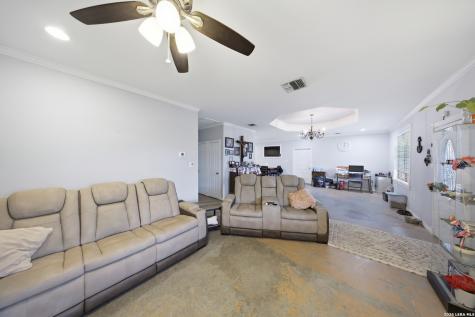 14090 Ted Williams Road Atascosa TX 78002