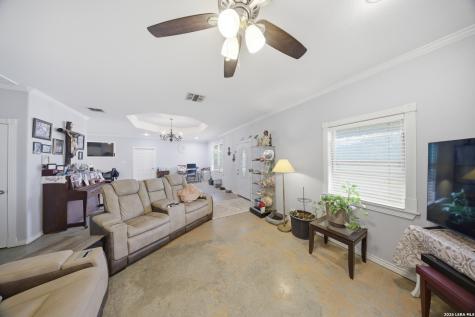 14090 Ted Williams Road Atascosa TX 78002