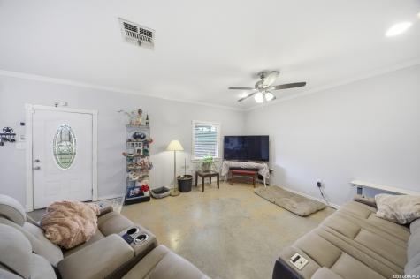 14090 Ted Williams Road Atascosa TX 78002
