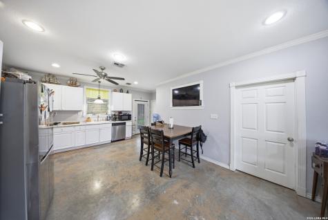 14090 Ted Williams Road Atascosa TX 78002
