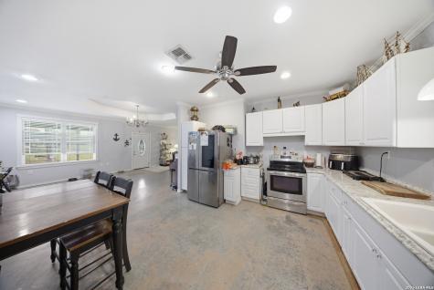 14090 Ted Williams Road Atascosa TX 78002