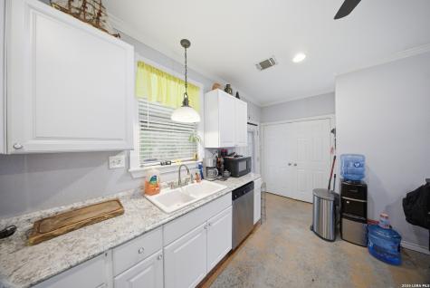 14090 Ted Williams Road Atascosa TX 78002
