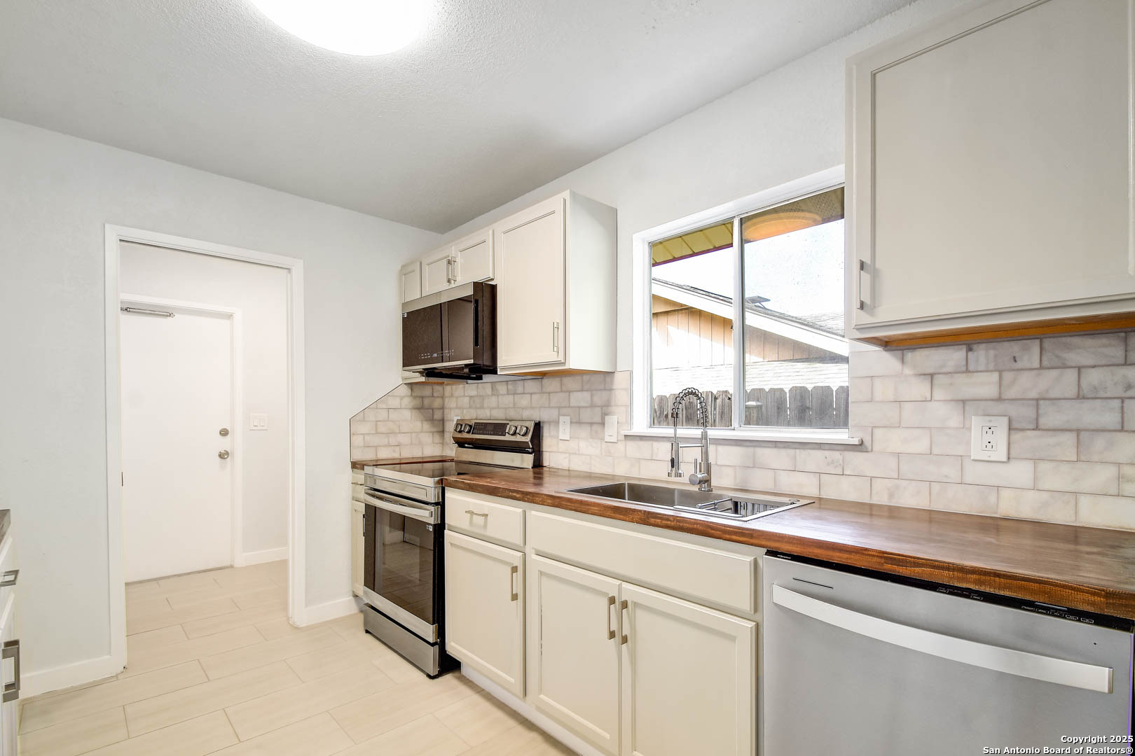 8021 Harper Valley Live Oak TX 78233