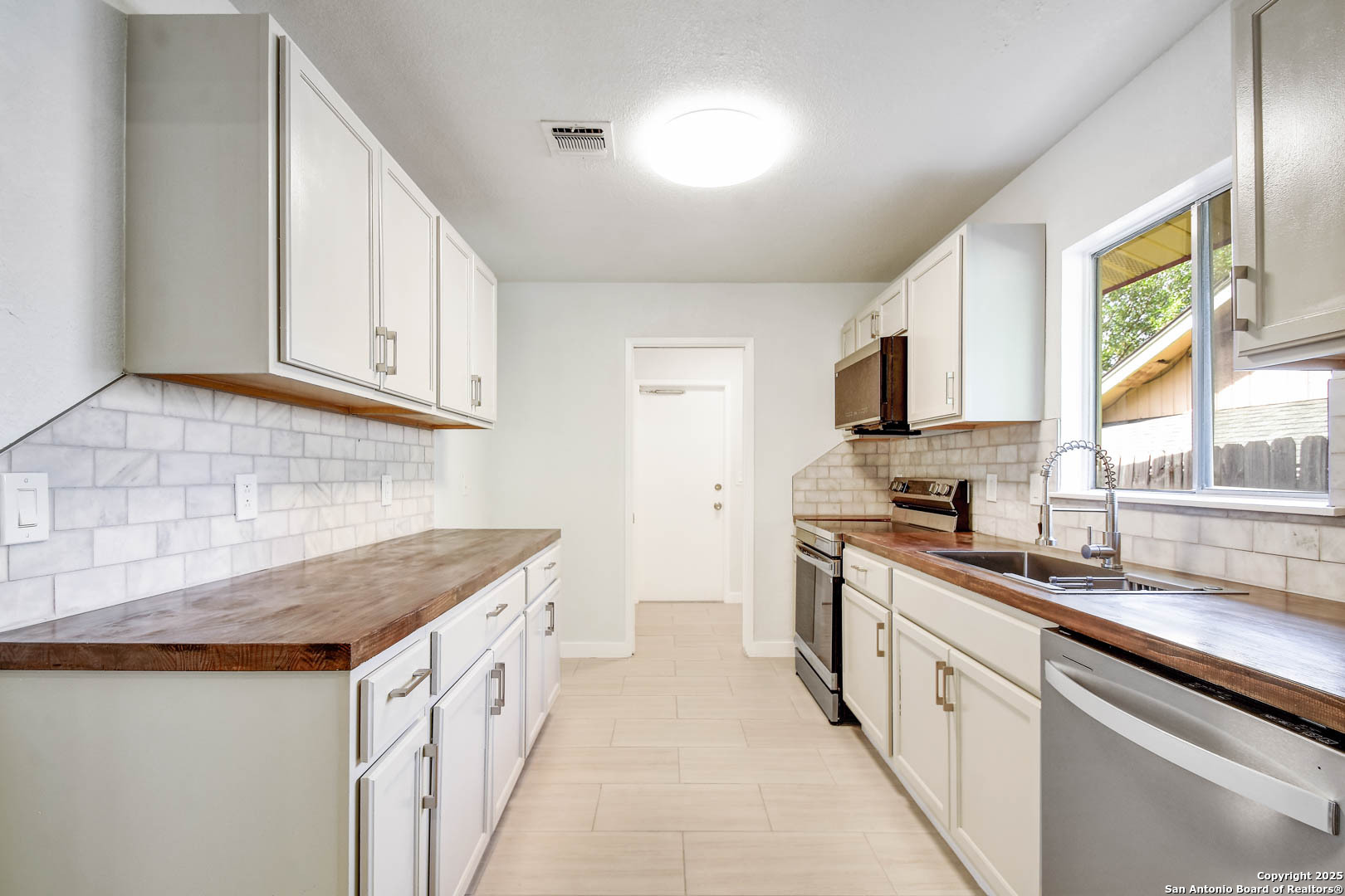 8021 Harper Valley Live Oak TX 78233