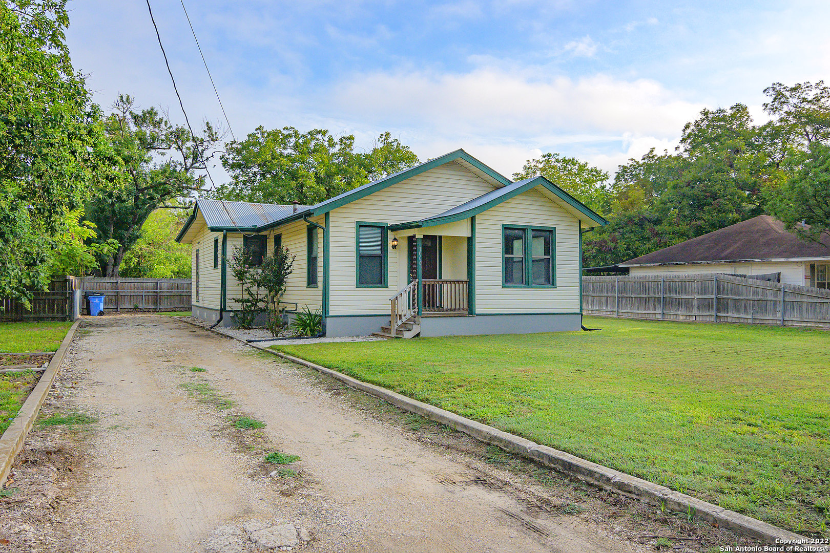 1006 Palm Street Seguin TX 78155