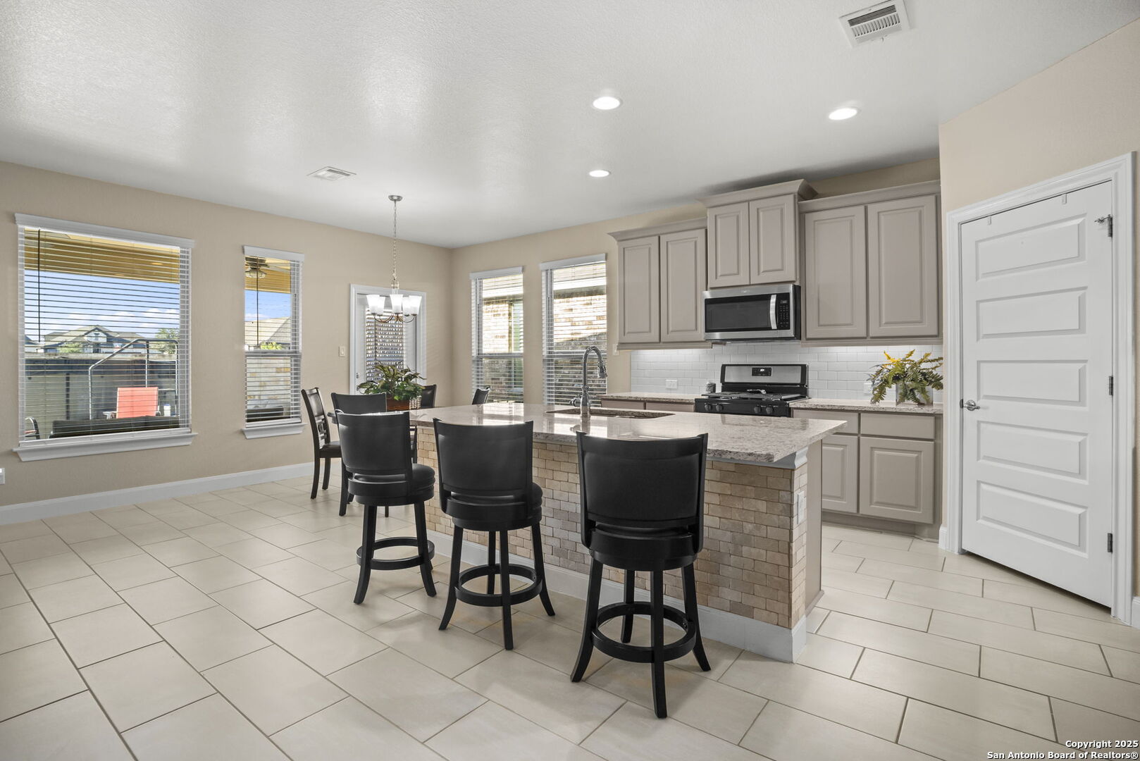 9407 Sundrop Valley San Antonio TX 78254
