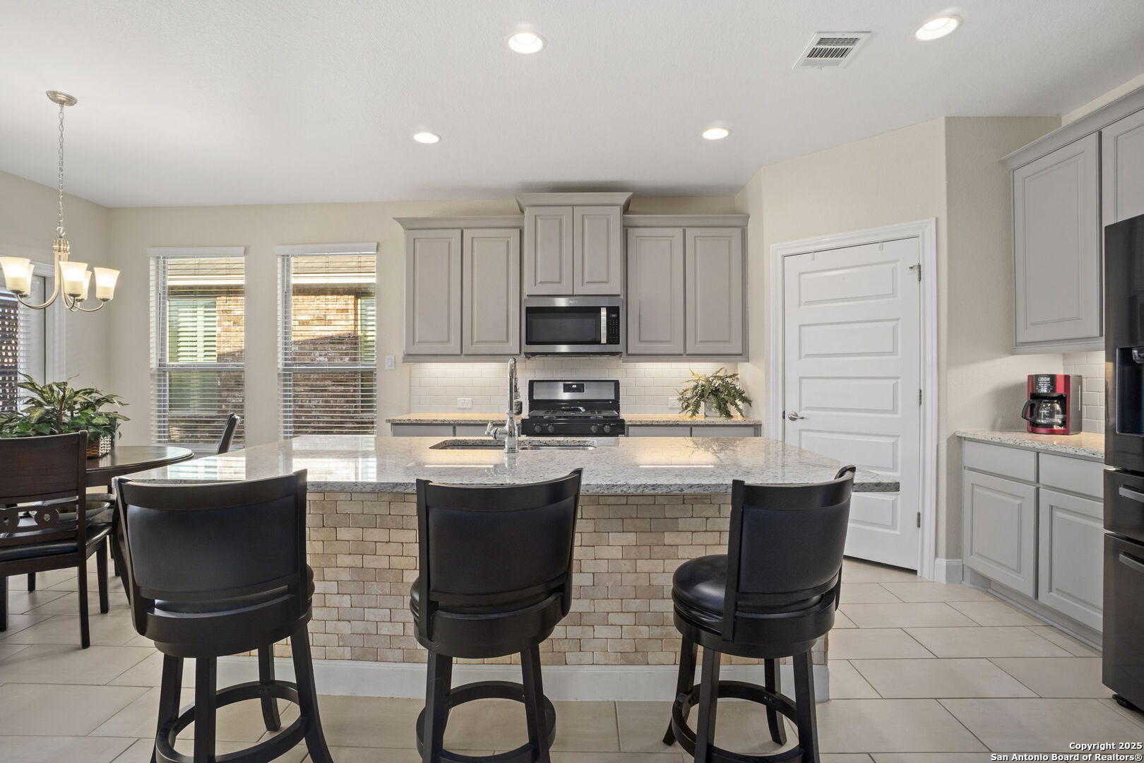 9407 Sundrop Valley San Antonio TX 78254