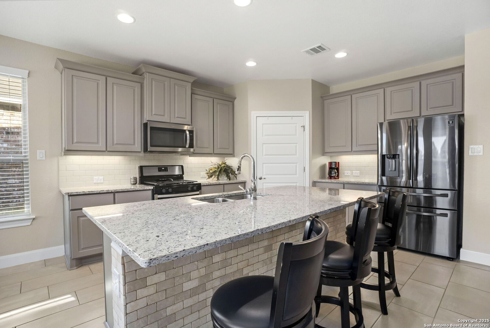 9407 Sundrop Valley San Antonio TX 78254
