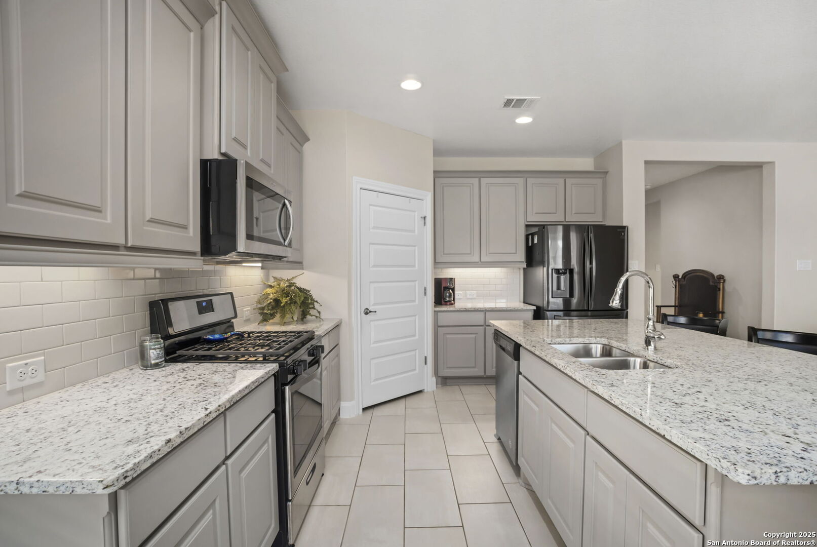 9407 Sundrop Valley San Antonio TX 78254