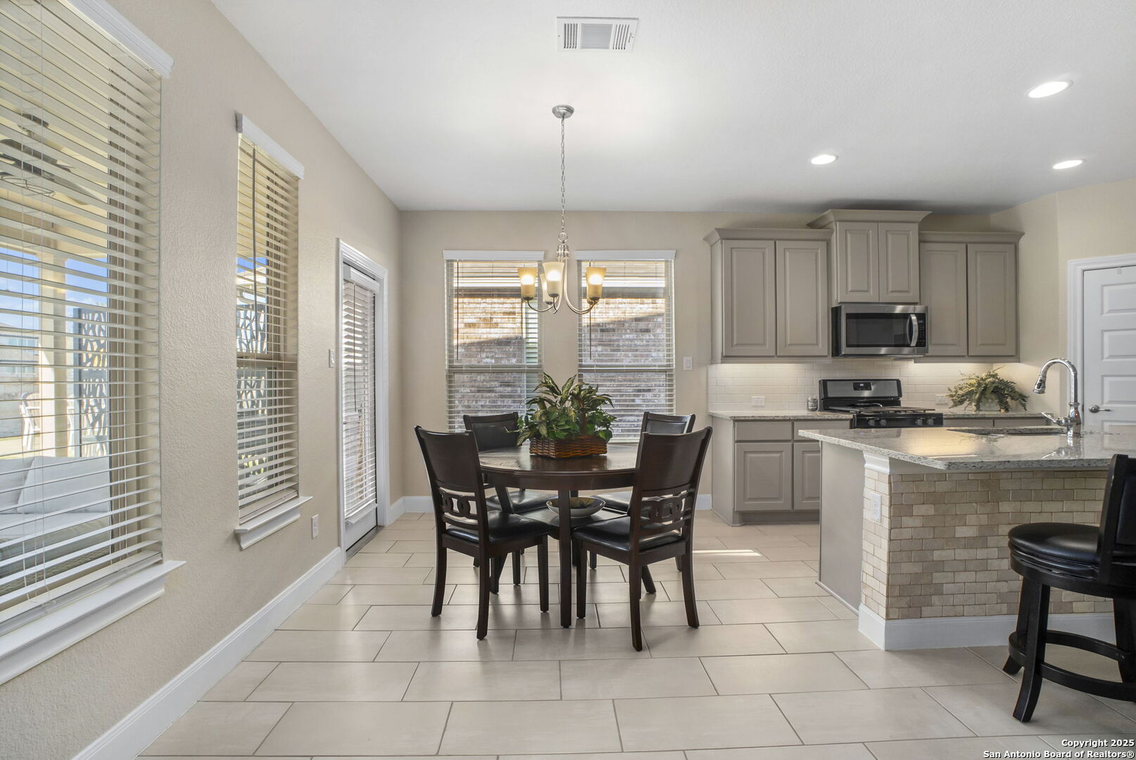 9407 Sundrop Valley San Antonio TX 78254