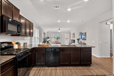 5811 Bridle Bend San Antonio TX 78218