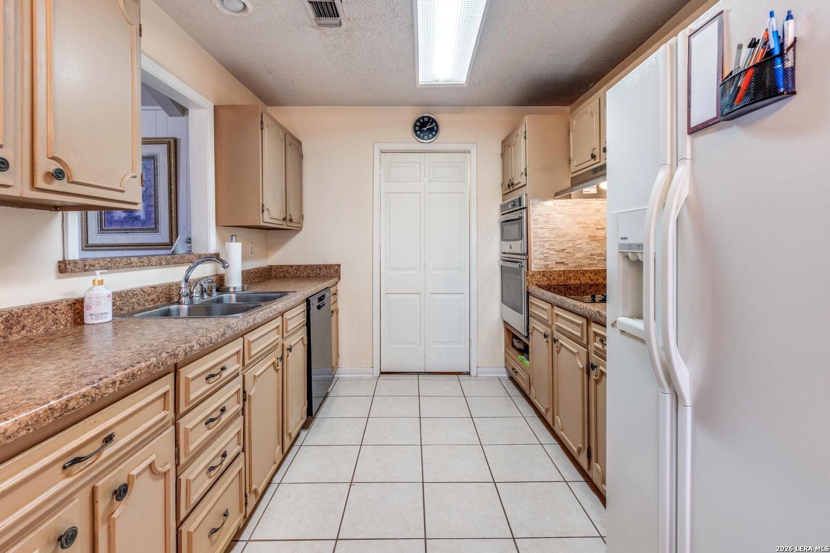 2011 Broken Oak San Antonio TX 78232