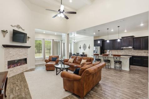 306 County Road 6876 Natalia TX 78059