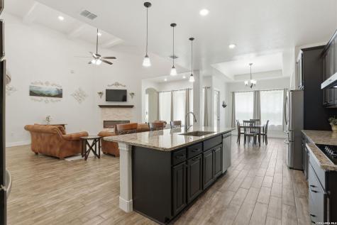 306 County Road 6876 Natalia TX 78059