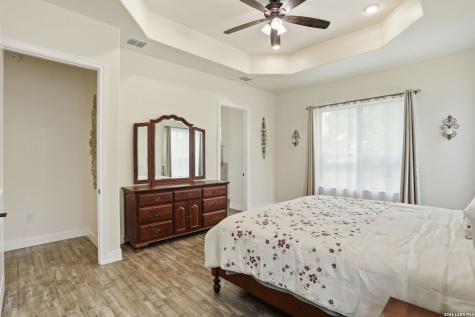 306 County Road 6876 Natalia TX 78059