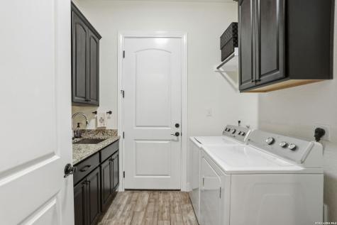 306 County Road 6876 Natalia TX 78059