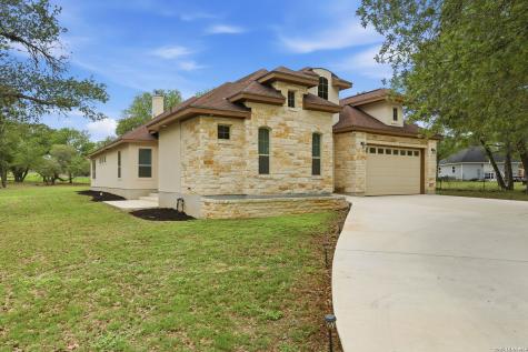 306 County Road 6876 Natalia TX 78059