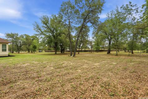 306 County Road 6876 Natalia TX 78059