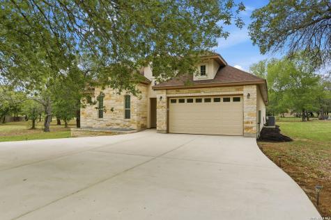 306 County Road 6876 Natalia TX 78059