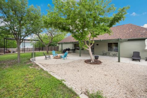 172 Rogues Hollow Seguin TX 78155