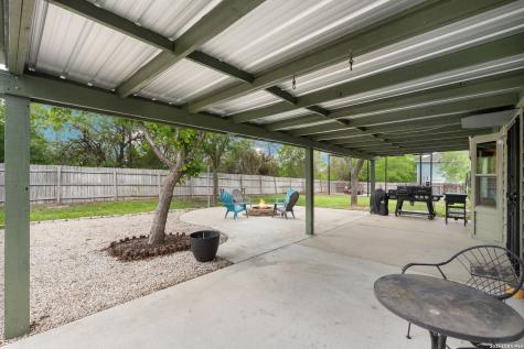 172 Rogues Hollow Seguin TX 78155