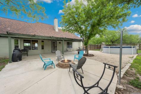 172 Rogues Hollow Seguin TX 78155