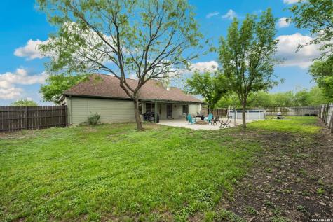 172 Rogues Hollow Seguin TX 78155