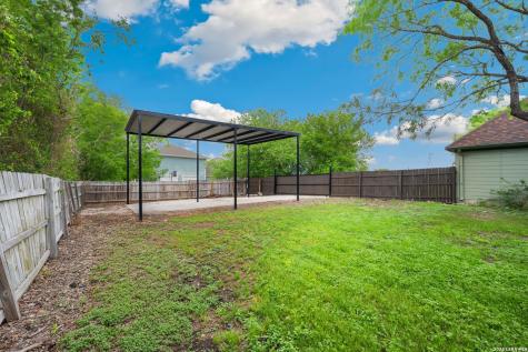 172 Rogues Hollow Seguin TX 78155