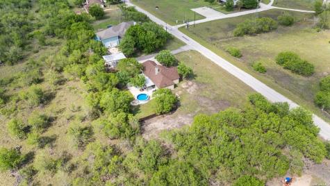 172 Rogues Hollow Seguin TX 78155