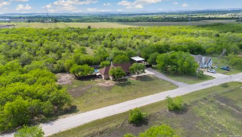 172 Rogues Hollow Seguin TX 78155