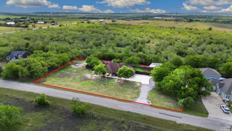 172 Rogues Hollow Seguin TX 78155