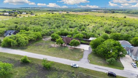 172 Rogues Hollow Seguin TX 78155