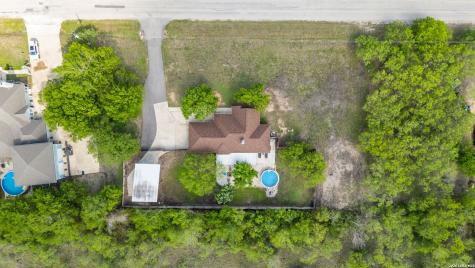 172 Rogues Hollow Seguin TX 78155