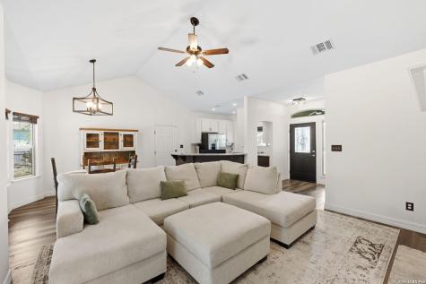 172 Rogues Hollow Seguin TX 78155