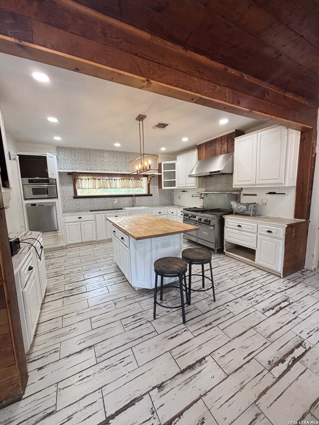 2702 Blue Creek Road La Vernia TX 78121